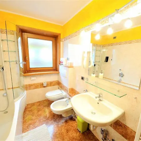 Alpen Royal By Apartmanhotel 2*